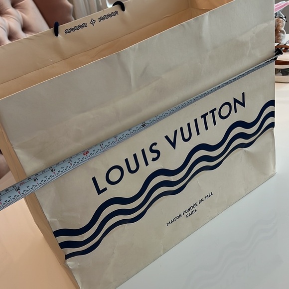 LATGE LOUIS VUITTON SHOPPING BAG FROM CAPRI ITALLY - Picture 9 of 16